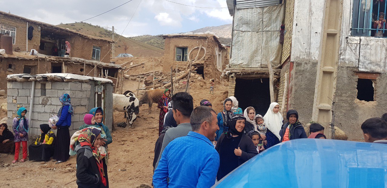 توزیع کمکهای مردمی جامعه سوارکاری کشور به مناطق آسیب دیده استان لرستان.
